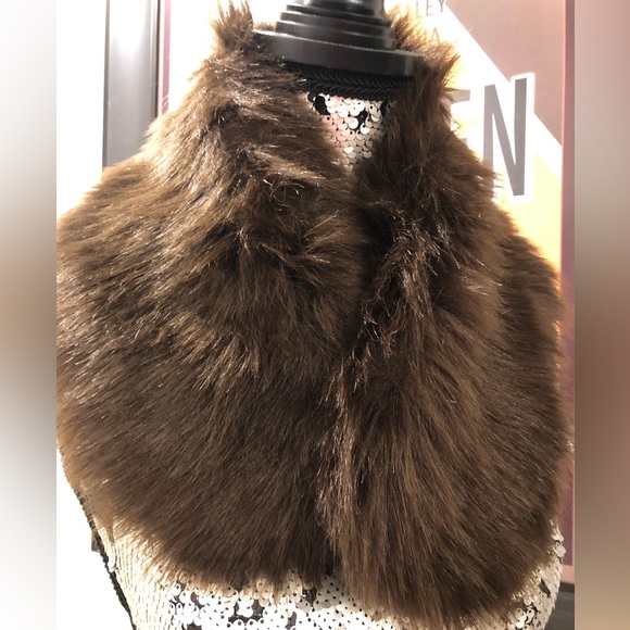 Faux MINK Fur Scarf with Detachable Tail in Chocolate Brown (New!) - Picture 6 of 15